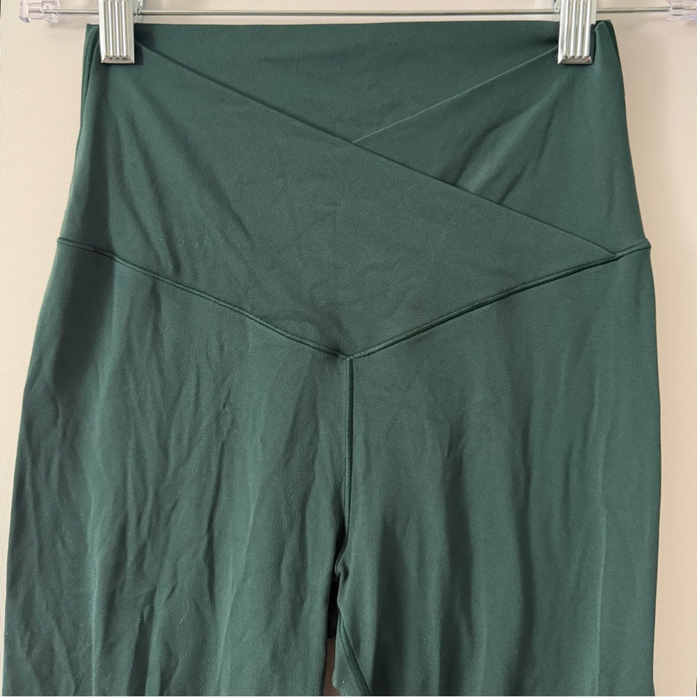 Offline by Aerie Size Medium Real Me Leggings Flare Hi-Rise Crossover Green Used - Picture 4 of 6